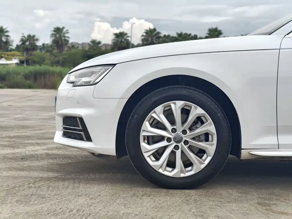Audi A4L 2019