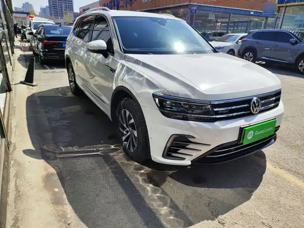 Volkswagen Tiguan L Plug-In Hybrid 2020