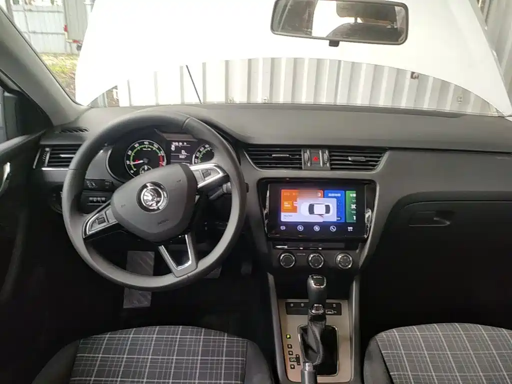 Skoda Octavia 2019 — фото 10