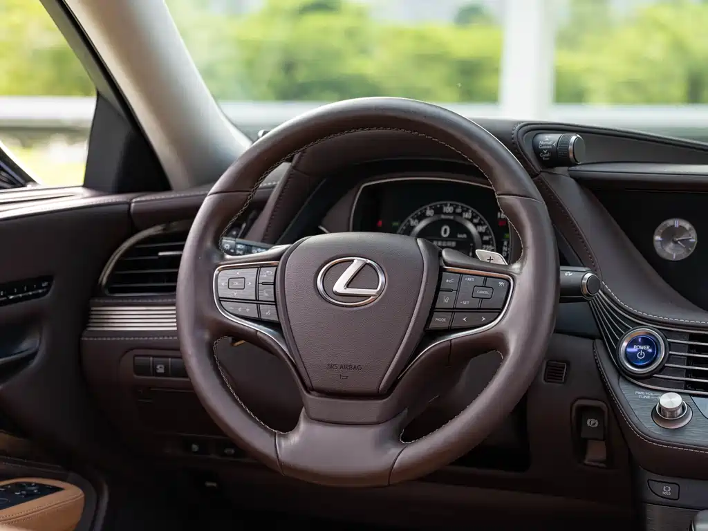 Lexus LS 2020 — фото 12