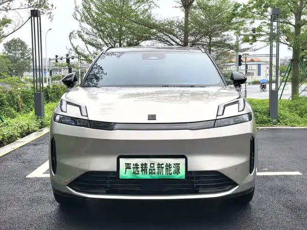 Lynk & Co 08 EM-P 2024