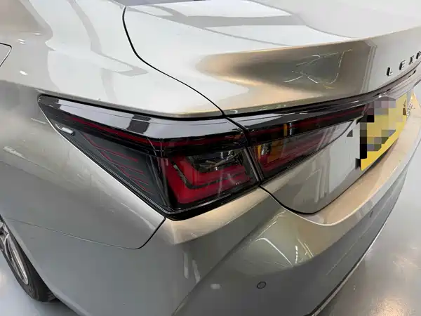 Lexus ES 2018