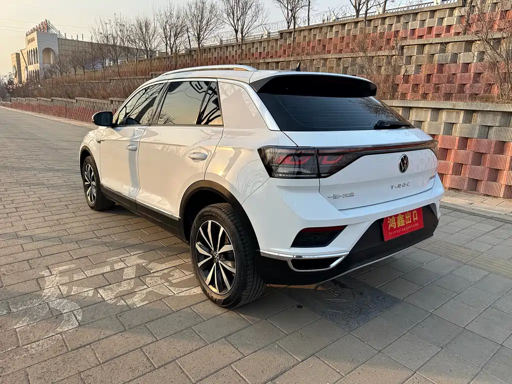 Volkswagen T-Roc 2023 — фото 8