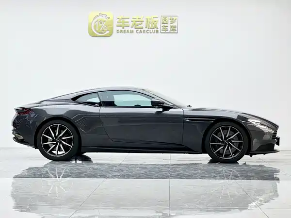 Aston Martin DB11 2023