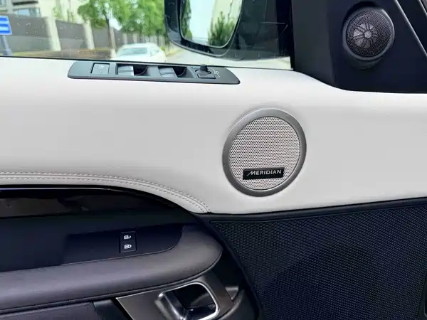 Land Rover Discovery 2024