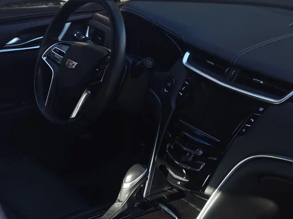 Cadillac XTS 2018 — фото 13