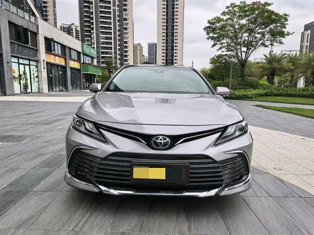 Toyota Camry 2023 — фото 2