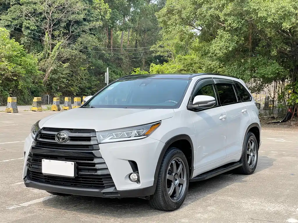 Toyota Highlander 2018 — фото 1