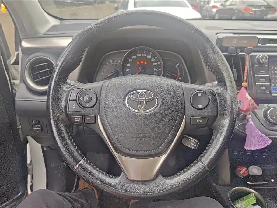 Toyota RAV4 2016 — фото 15
