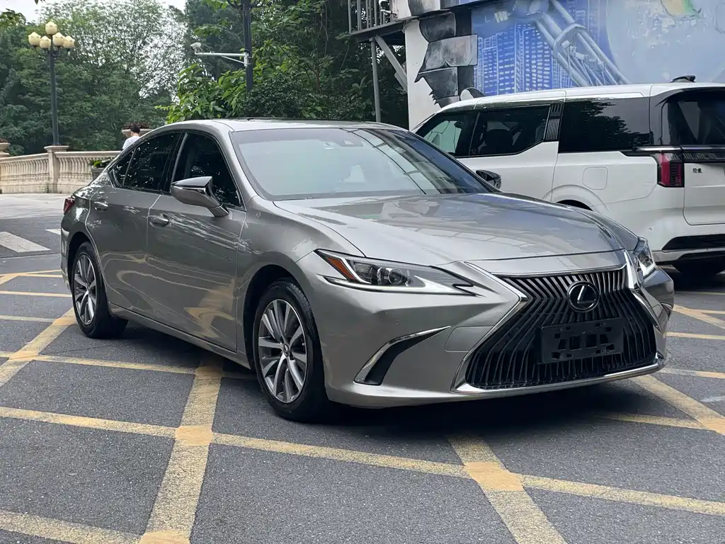 Lexus ES 2019 — фото 3