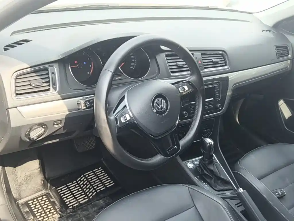 Volkswagen Lavida 2017 — фото 10