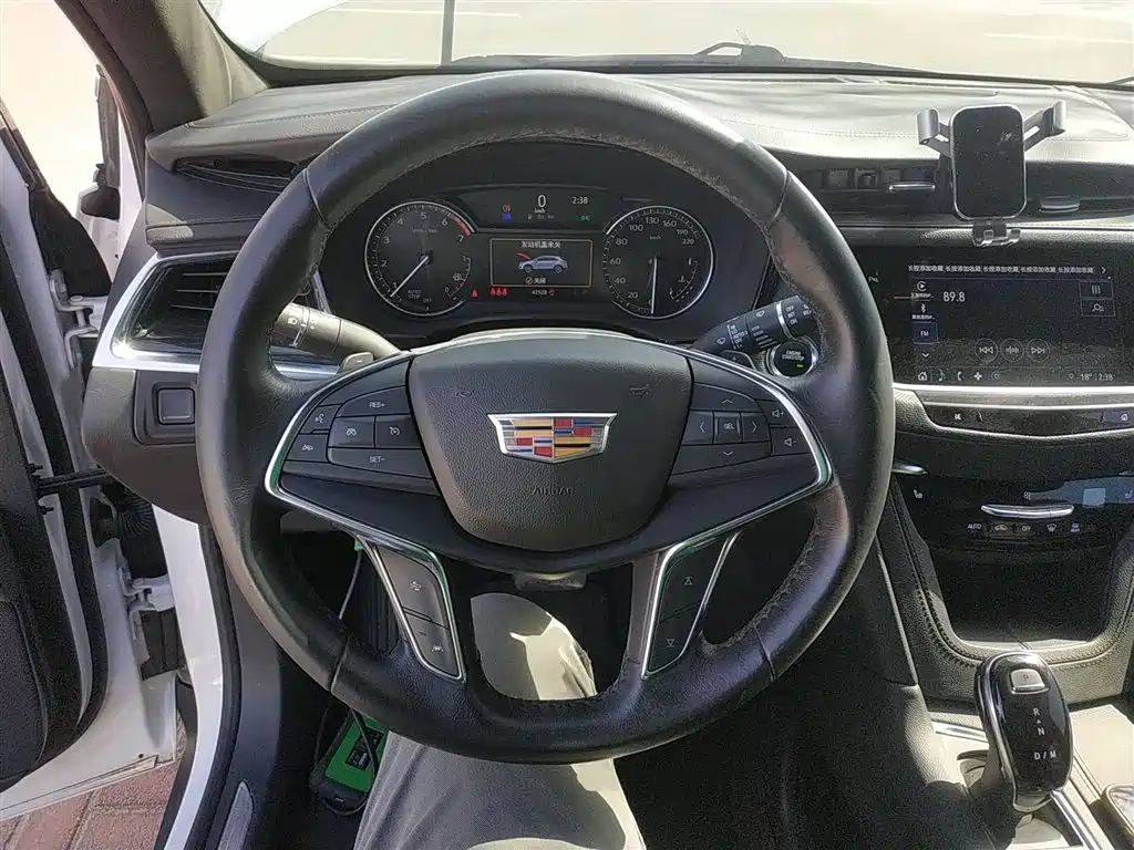 Cadillac XT5 2022 — фото 11