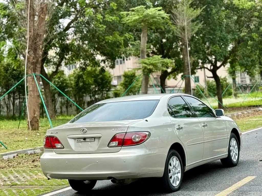 Lexus ES 2004 — фото 7