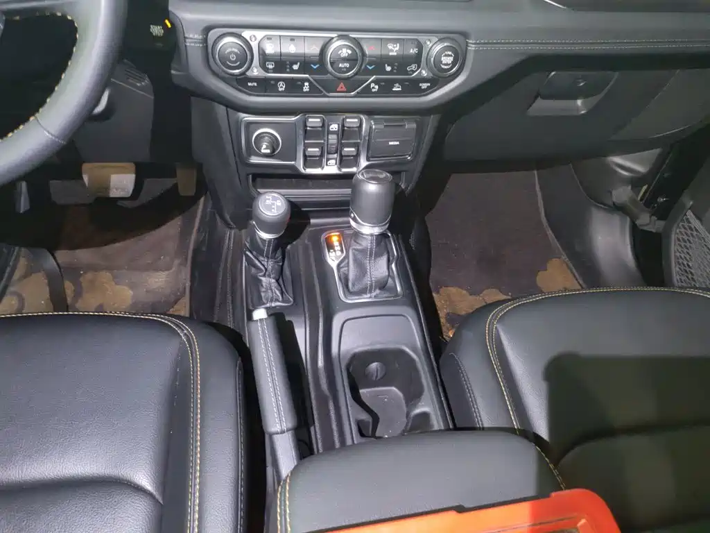 Jeep Wrangler 2023 — фото 10