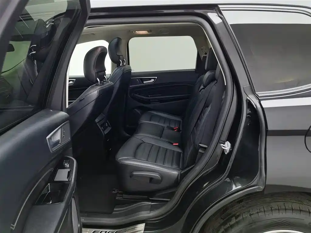 Ford Edge 2016 — фото 15