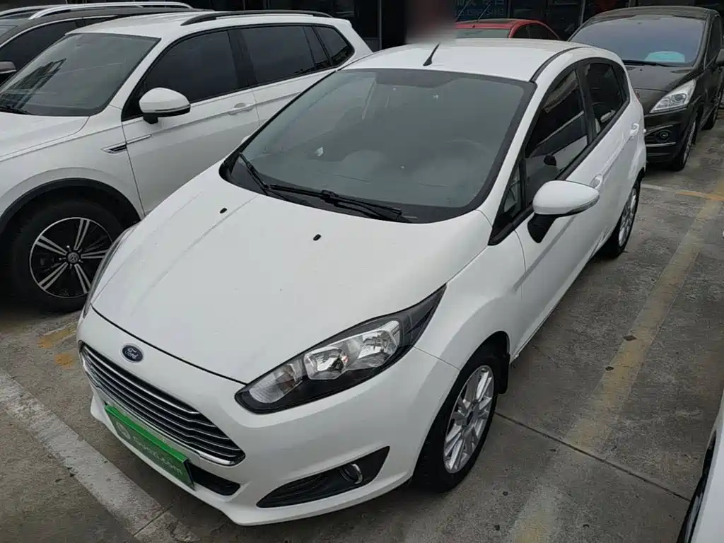 Ford Fiesta 2015 — фото 1