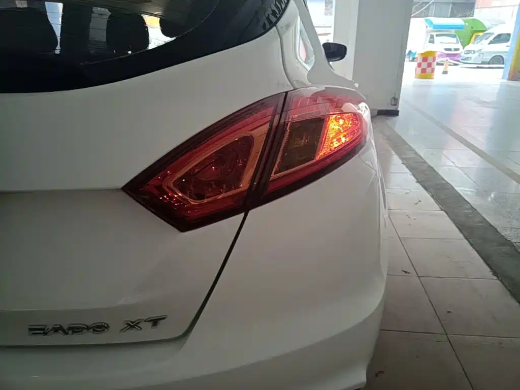 Changan Eado XT 2018 — фото 8