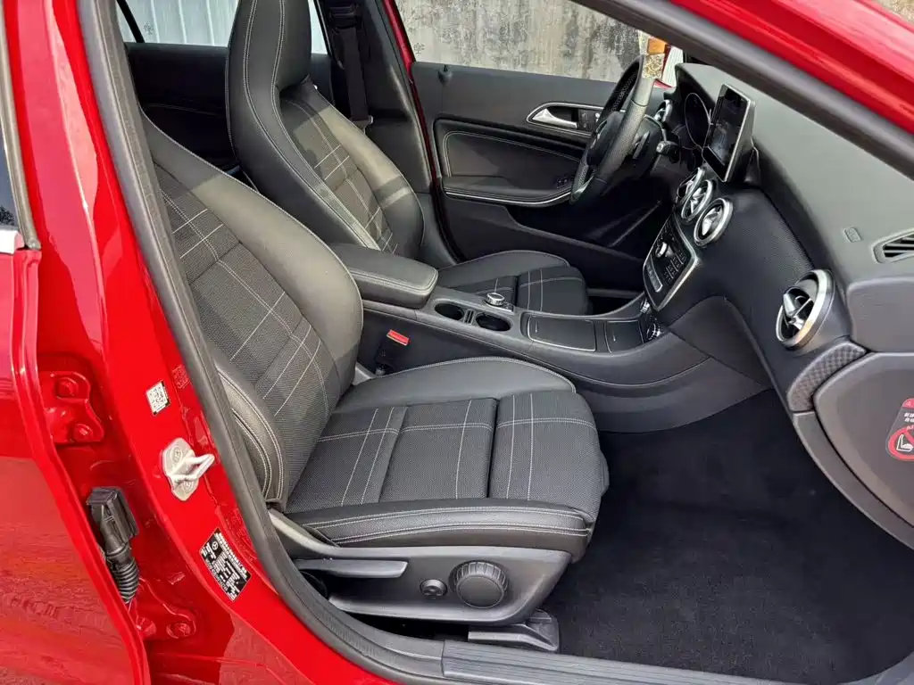 Mercedes-Benz A-Class 2017 — фото 25