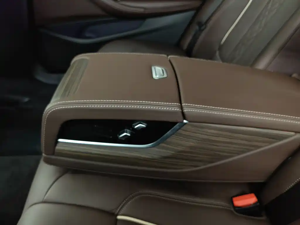 BMW 5 Series New Energy 2019 — фото 19