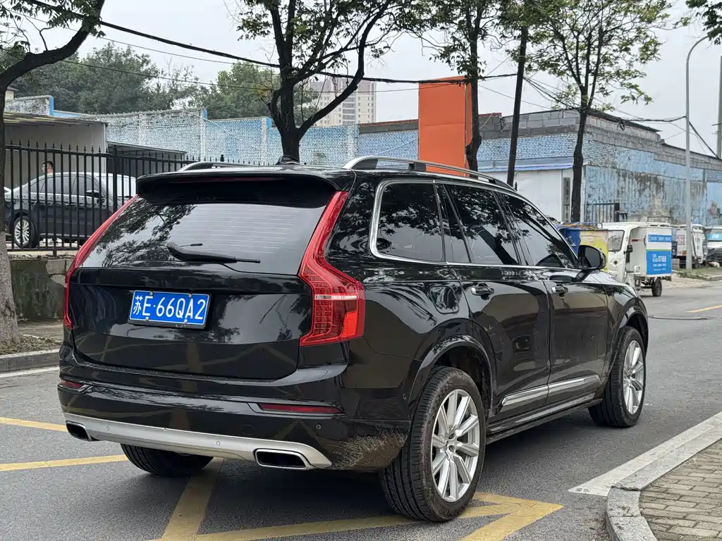 Volvo XC90 2018 — фото 18