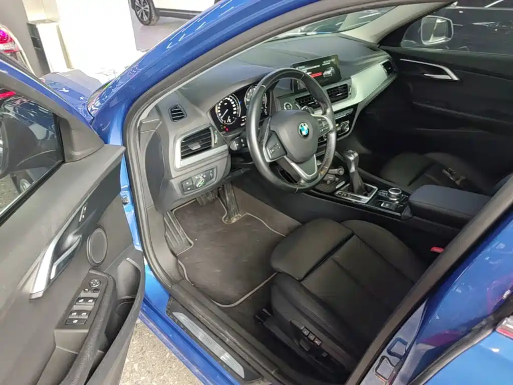 BMW 1 Series 2018 — фото 16