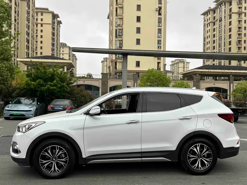 Hyundai Santa Fe 2017 — фото 15