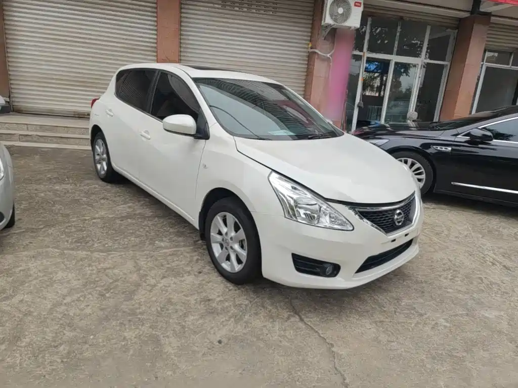 Nissan Tiida 2015