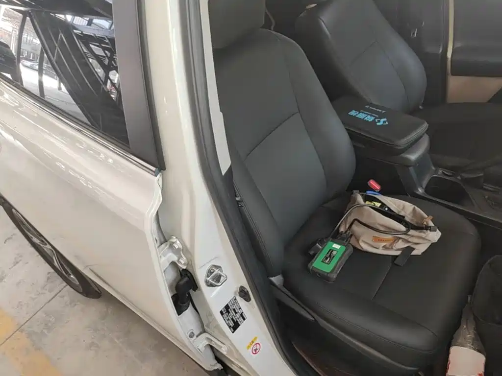 Toyota RAV4 2016 — фото 25