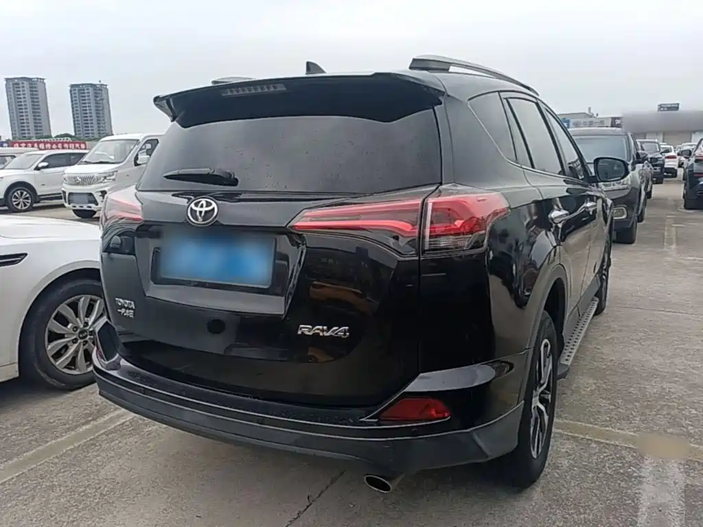 Toyota RAV4 2019 — фото 7
