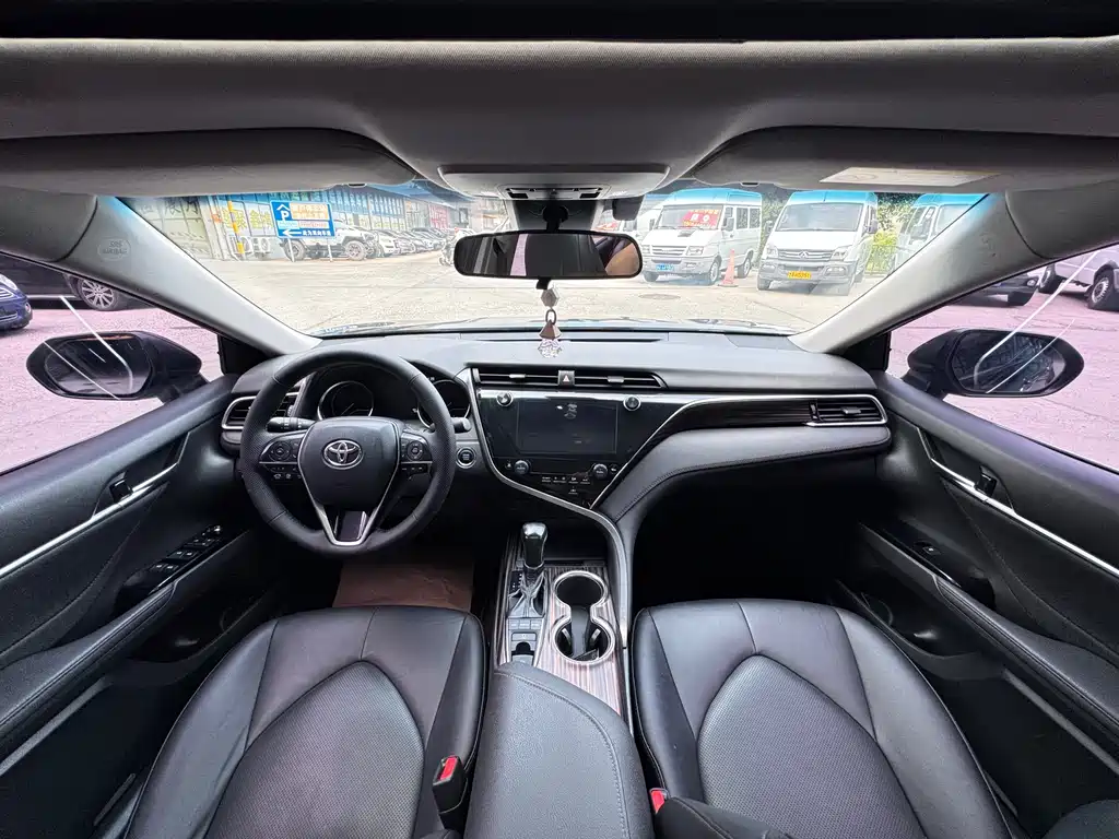 Toyota Camry 2019 — фото 13