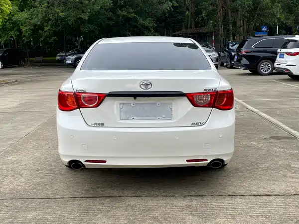 Toyota Reiz 2010