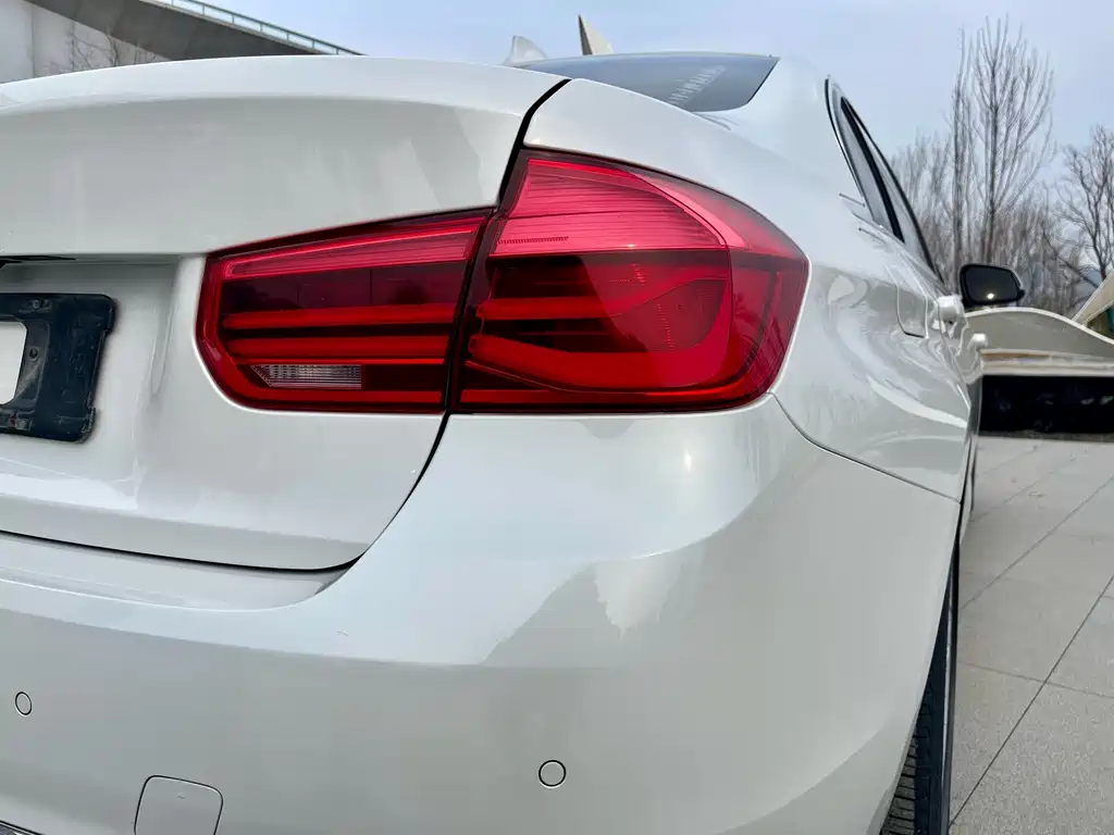 BMW 3 Series 2017 — фото 22