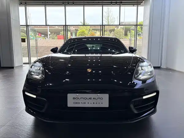 Porsche Panamera 2021