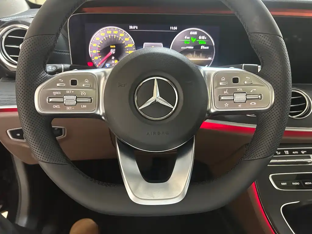 Mercedes-Benz E-Class 2020 — фото 16