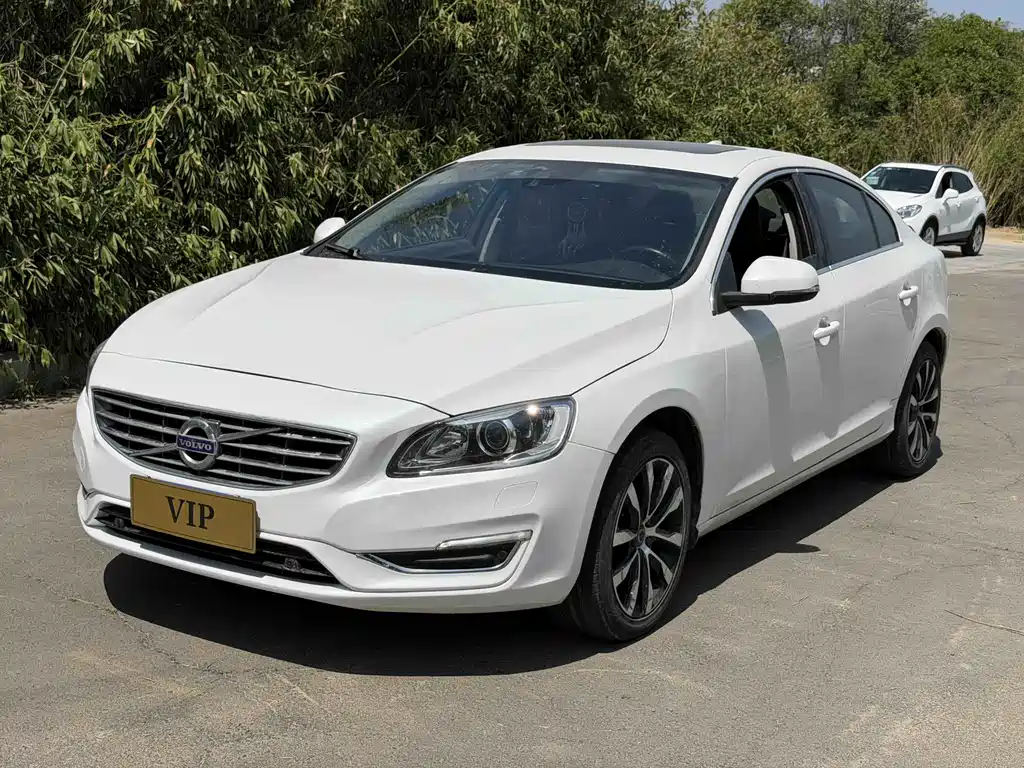 Volvo S60 2019 — фото 1