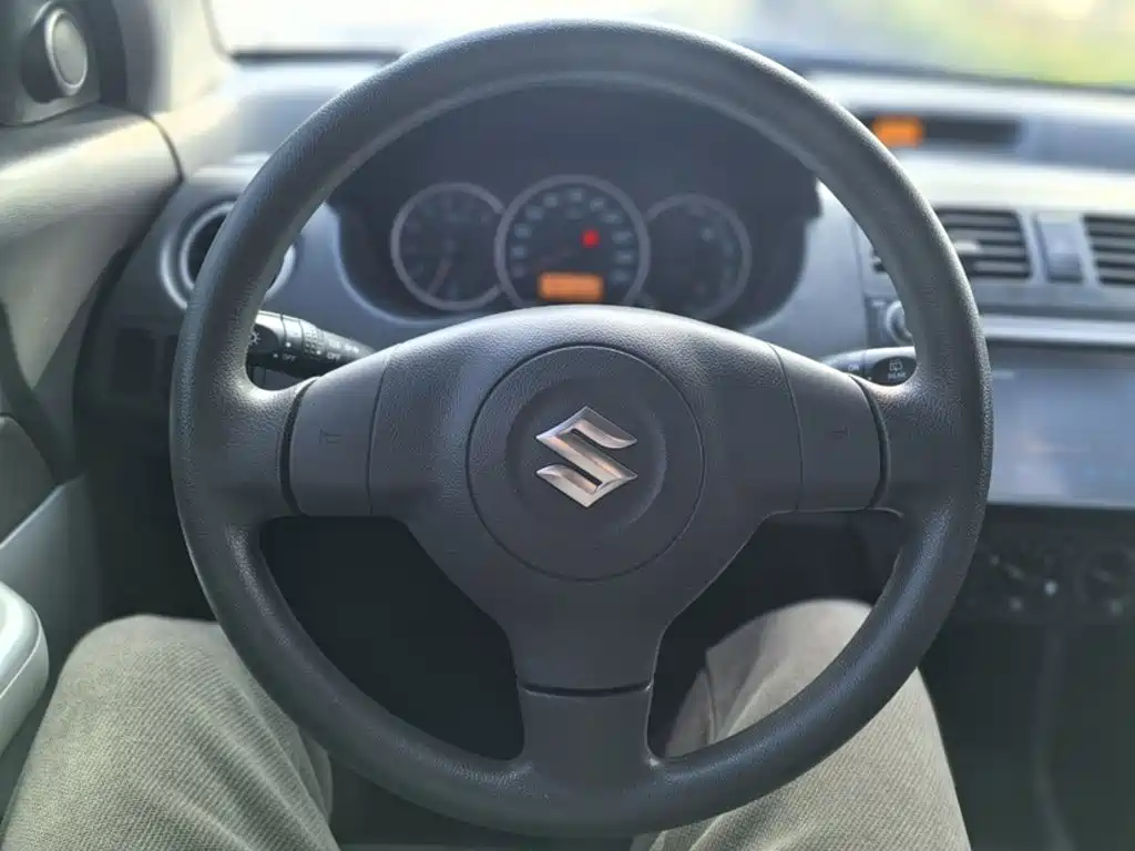 Suzuki Swift 2015 — фото 20