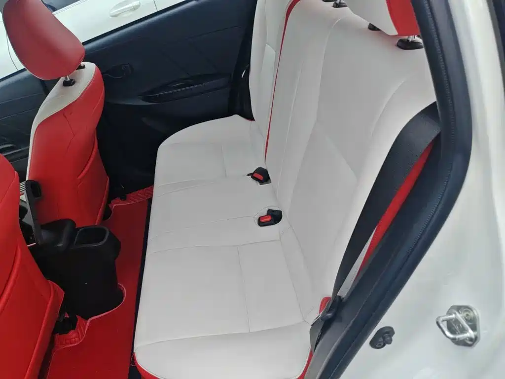 Toyota Yaris L 2020 — фото 13