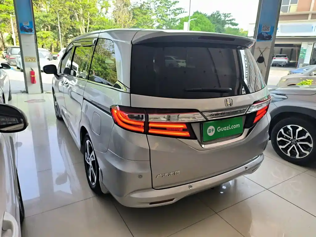 Honda Odyssey 2015 — фото 23