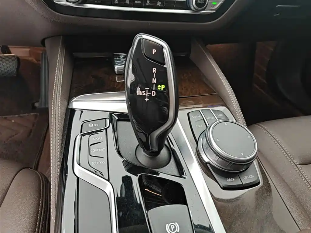 BMW 5 Series 2020 — фото 14