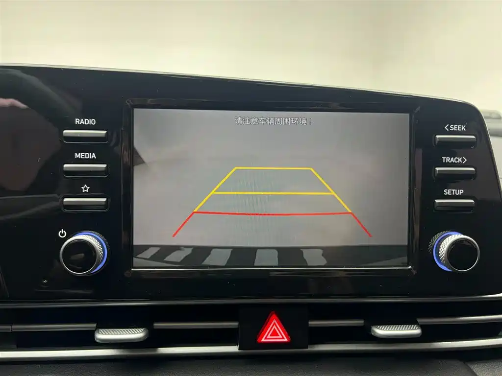 Hyundai Elantra 2022 — фото 14