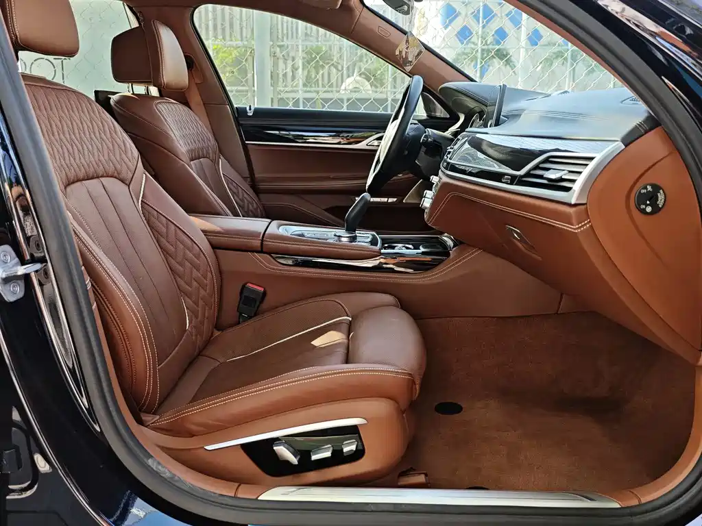 BMW 7 Series 2016 — фото 13