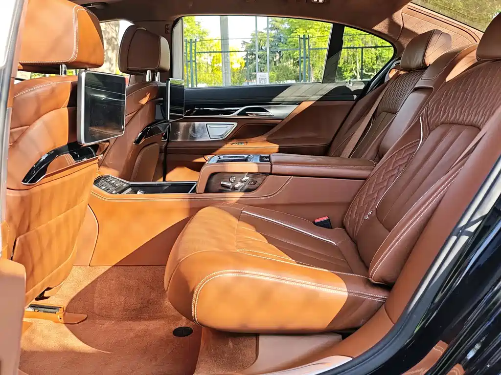 BMW 7 Series 2016 — фото 18