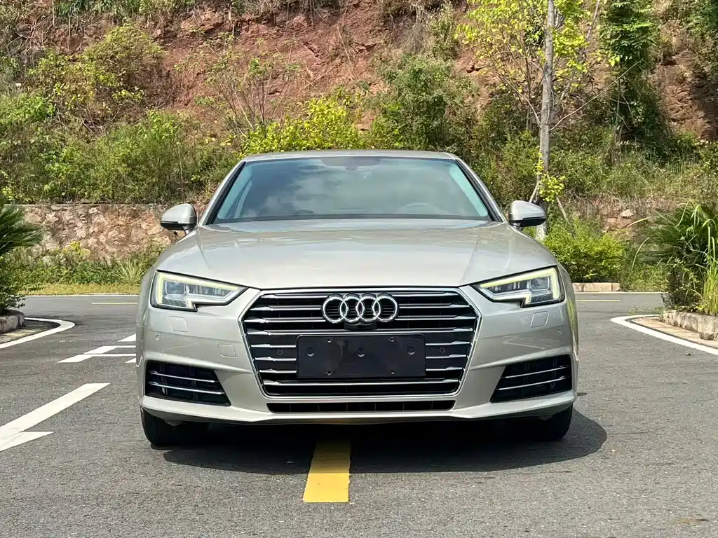 Audi A4L 2018