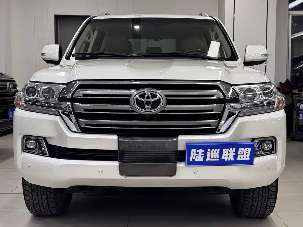 Toyota Land Cruiser 2017 — фото 2