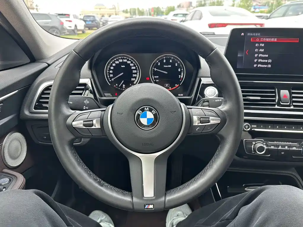 BMW 1 Series 2022 — фото 13
