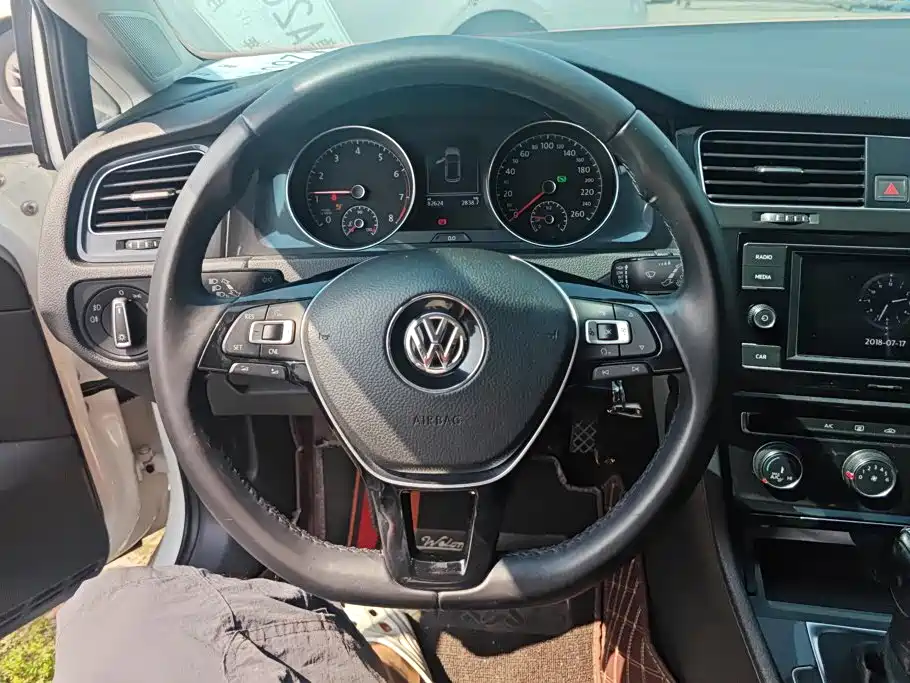 Volkswagen Golf 2017 — фото 15