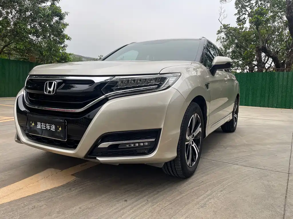 Honda UR-V 2017 — фото 1