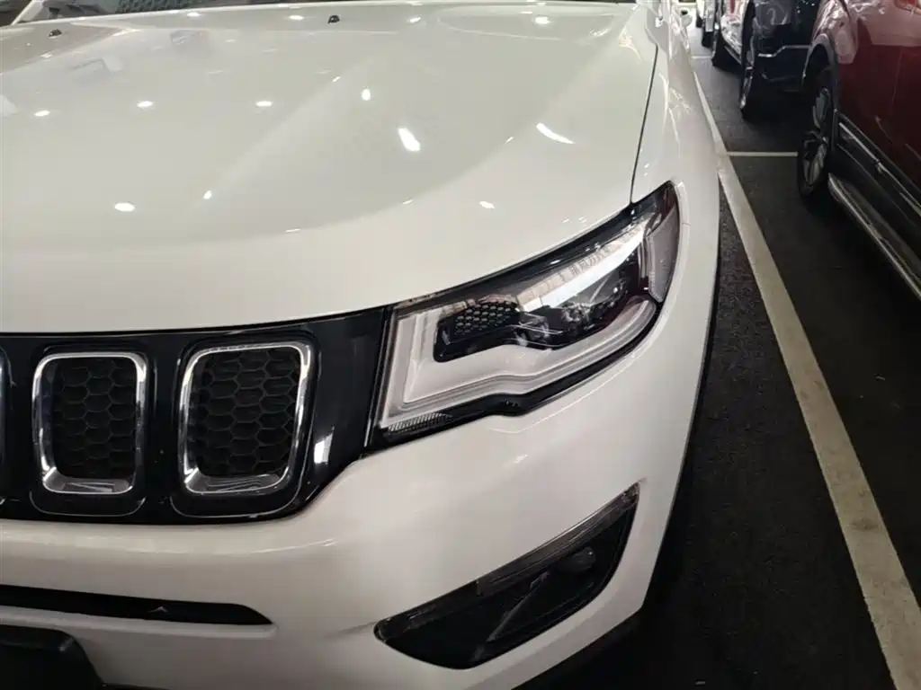 Jeep Compass 2018 — фото 24
