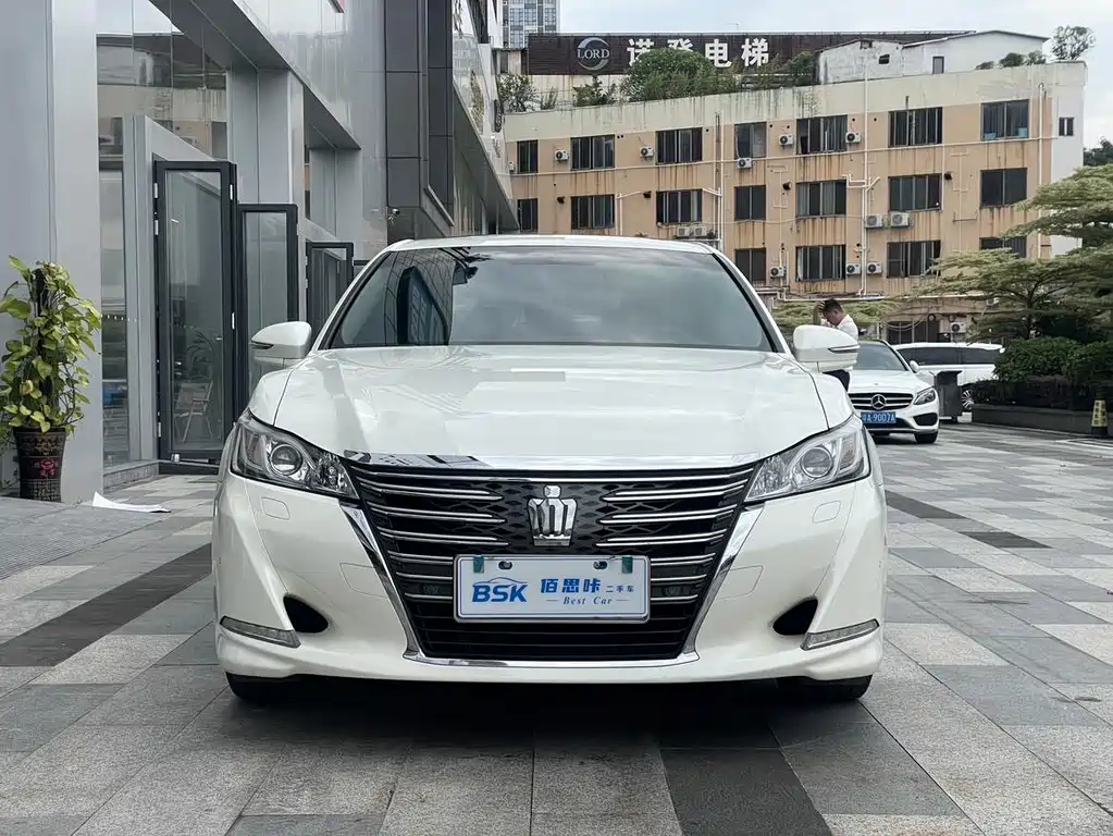 Toyota Crown 2016 — фото 2