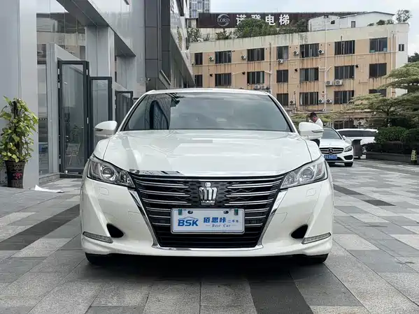 Toyota Crown 2016